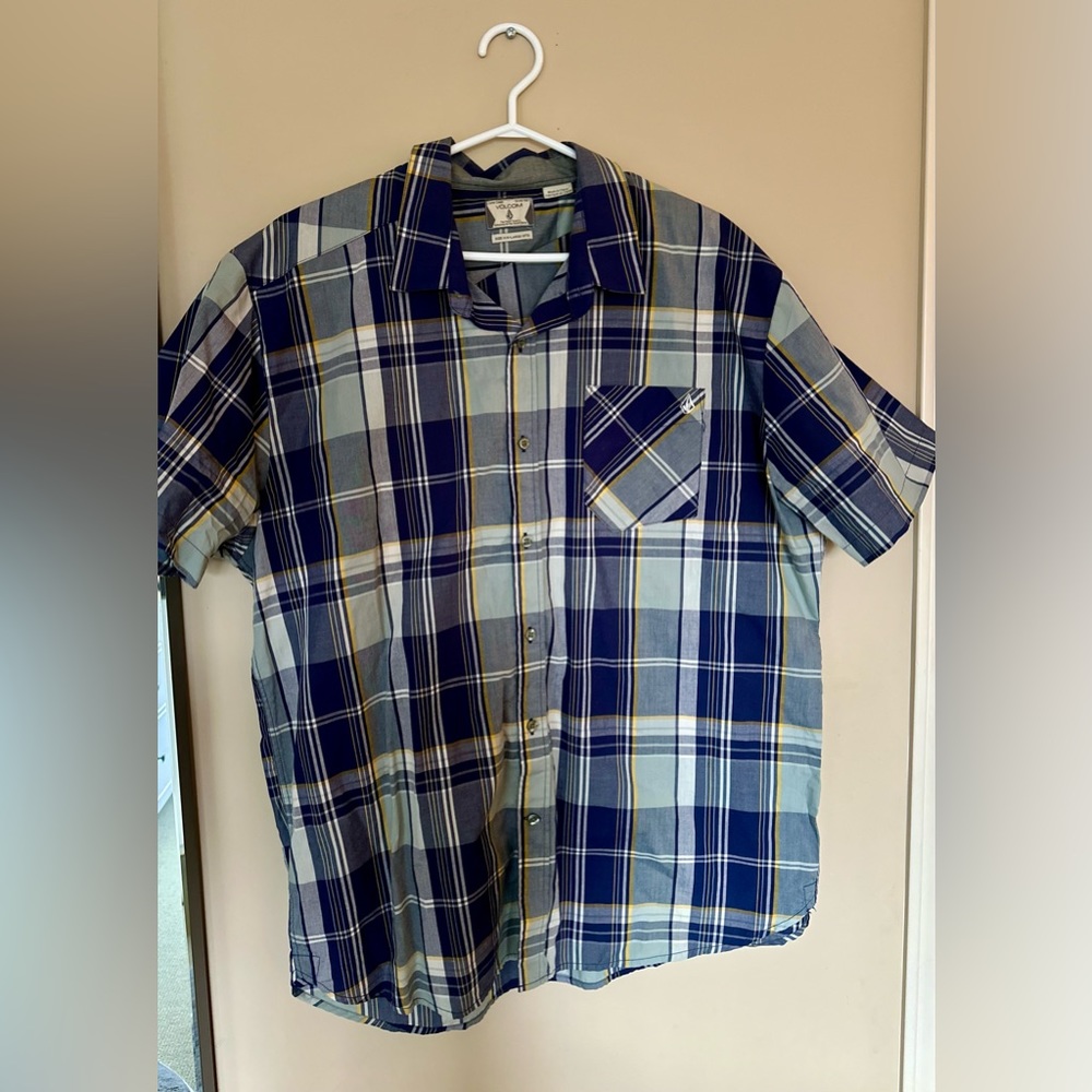 Volcom Men’s Plaid button down shirt XXL👕